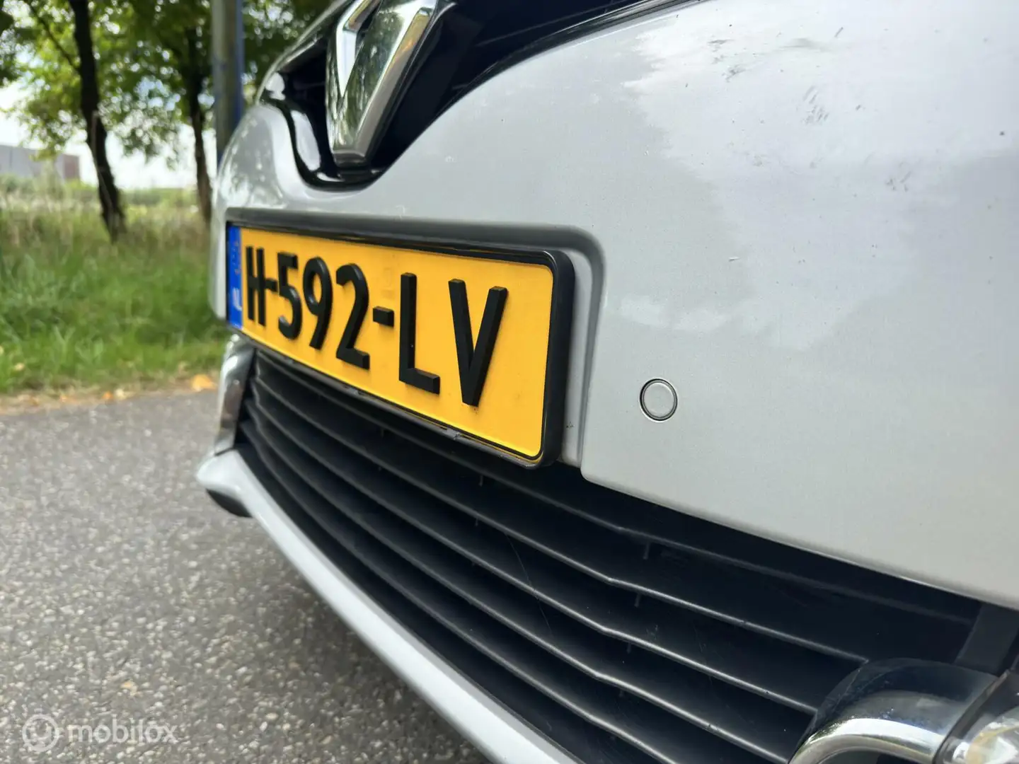 Renault Scenic 1.2 TCe Bose *LAGE KM*KETTING VV*PARKEERSENSOREN Grijs - 2