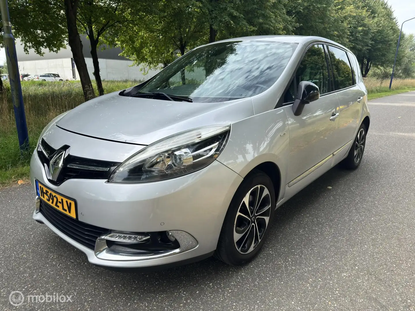 Renault Scenic 1.2 TCe Bose *LAGE KM*KETTING VV*PARKEERSENSOREN Grijs - 1