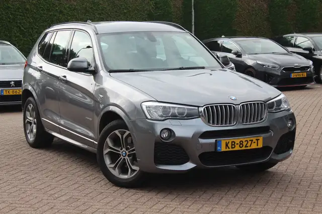 BMW X3 xDrive28i Centennial Exe. M Sport / Leder / Naviga