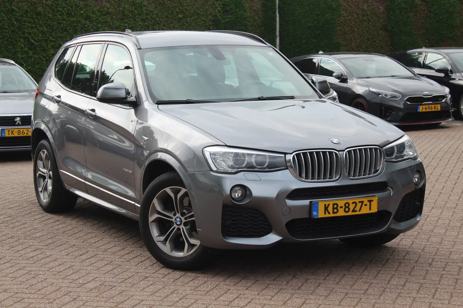 BMW X3 xDrive28i Centennial Exe. M Sport / Leder / Naviga Grijs - 1