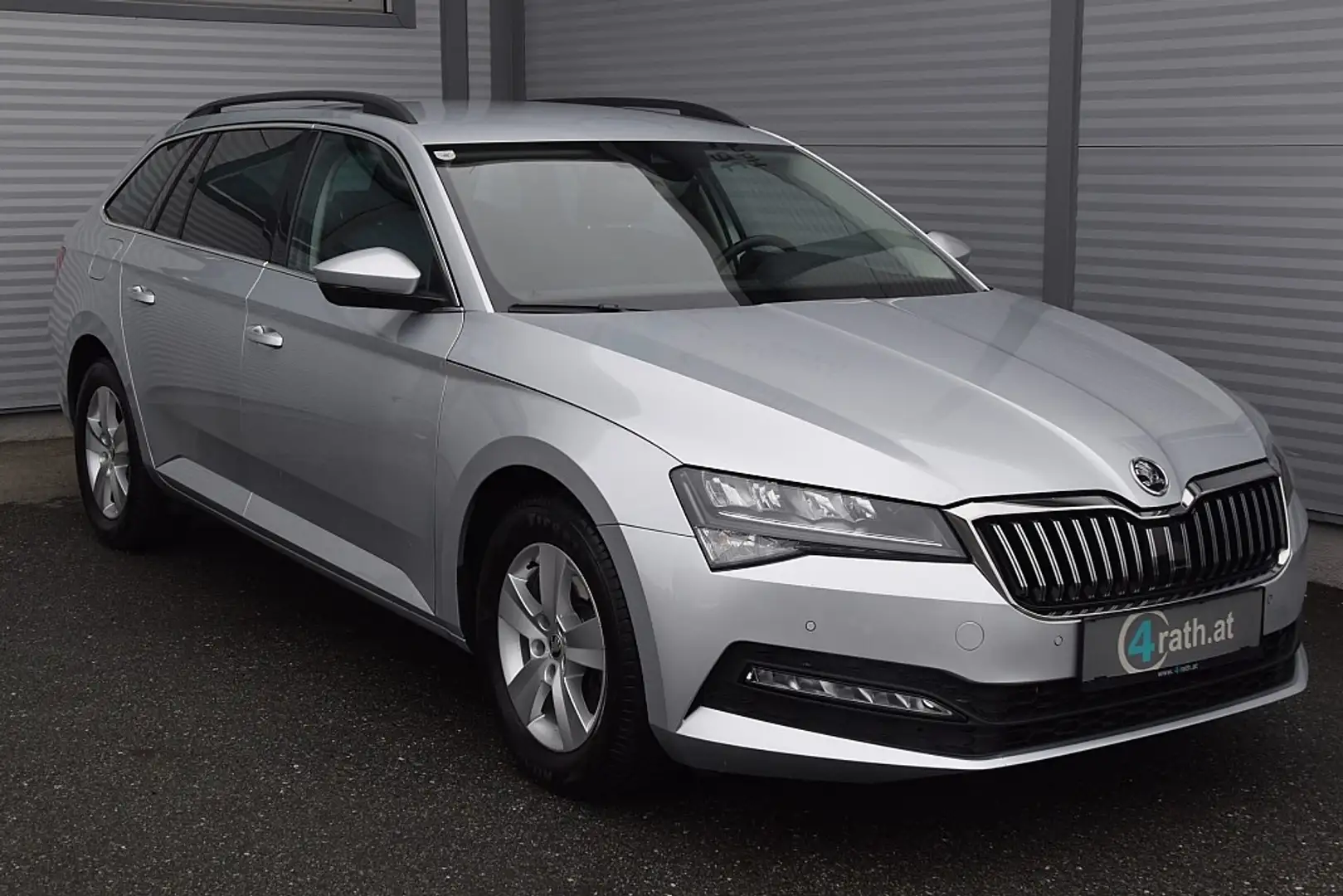 Skoda Superb Kombi 2,0 TDI DSG LED/AHK/NAVI/ACC Silber - 2