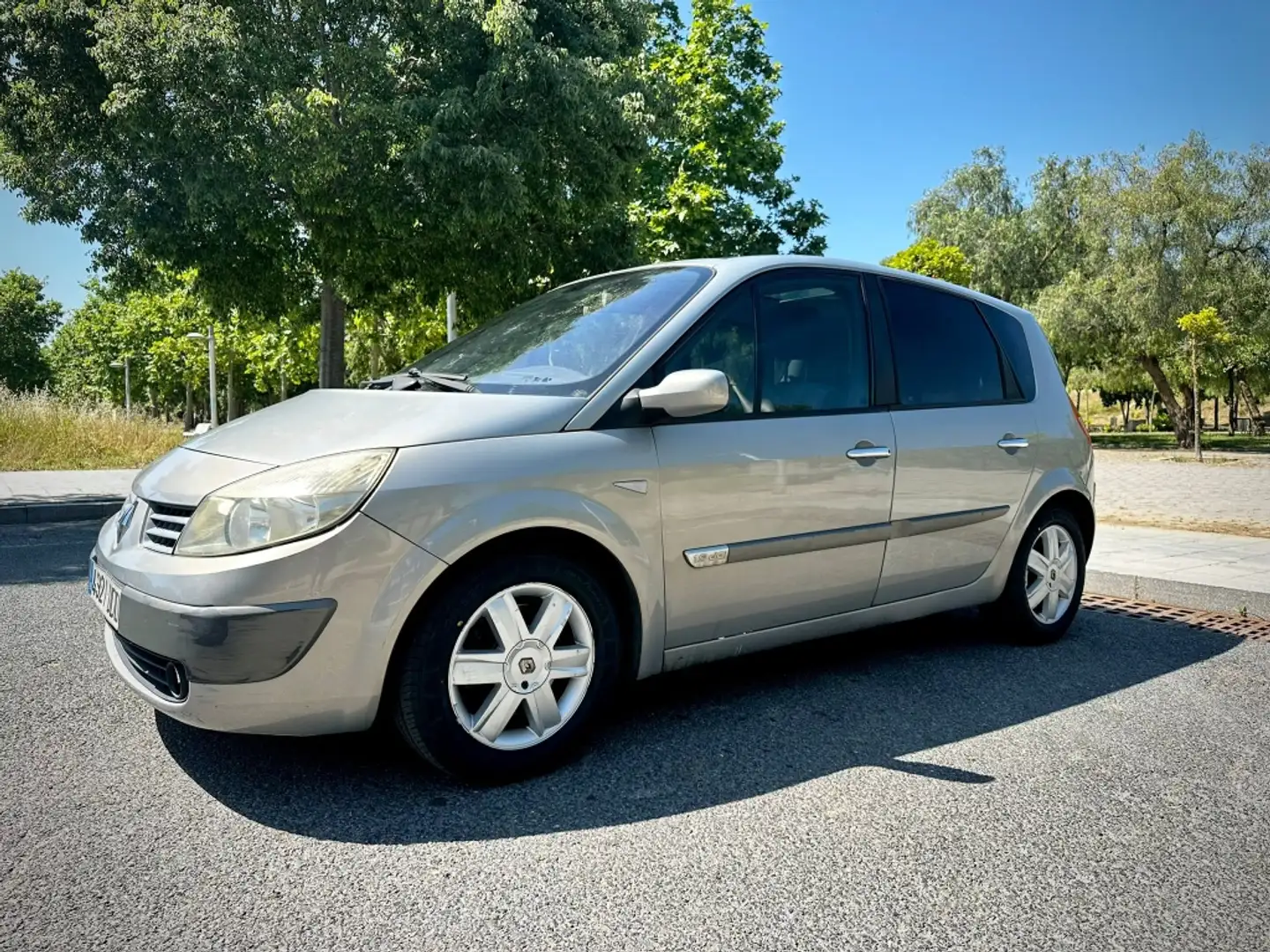 Renault Scenic II 1.9DCI Confort Authentique Plateado - 1