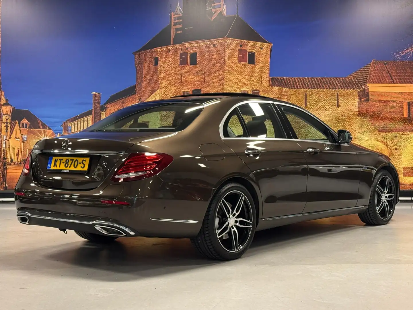 Mercedes-Benz E 350 e Prestige Plus Aut Panodak Burmester Trekhaak Brun - 2