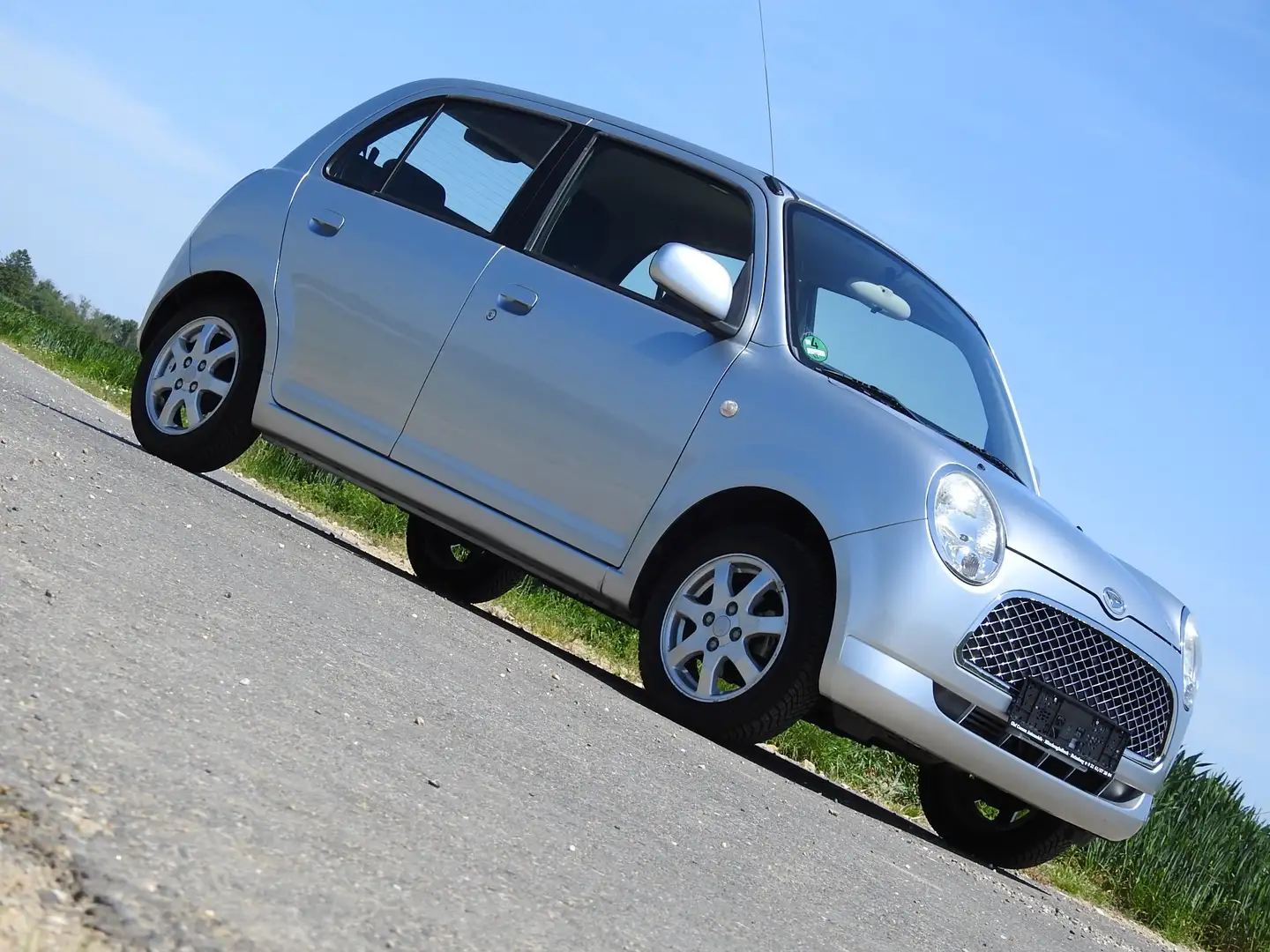 Daihatsu Trevis 2.Hand. 30738 km. Klima. Allwetterreifen! Silber - 1