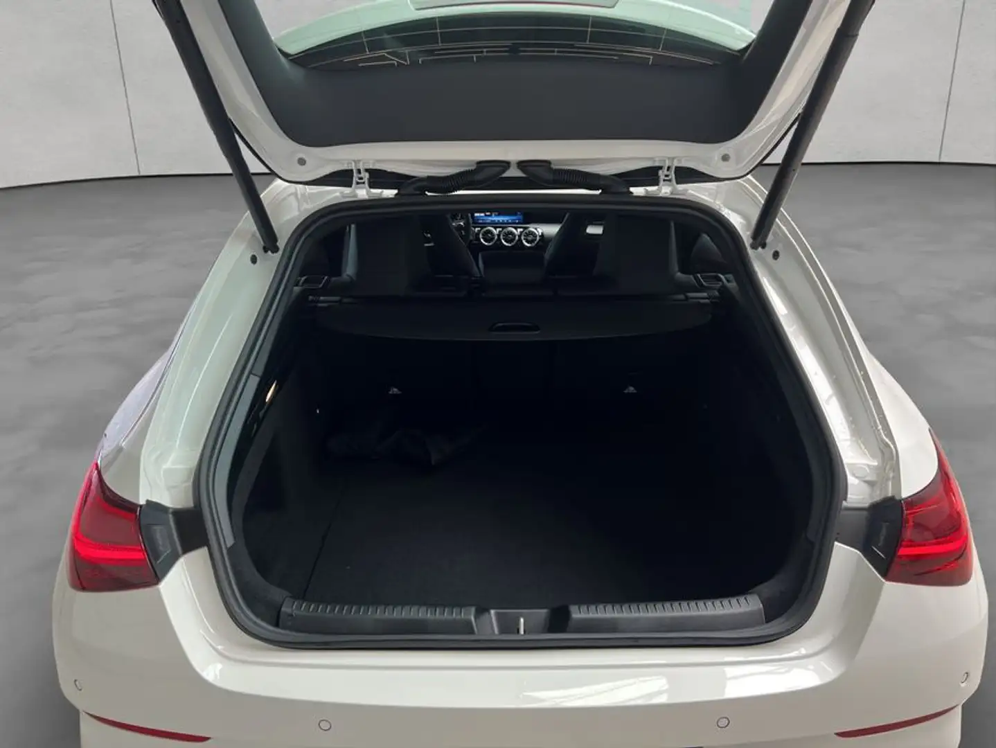 Mercedes-Benz CLA 180 CLA Weiß - 2