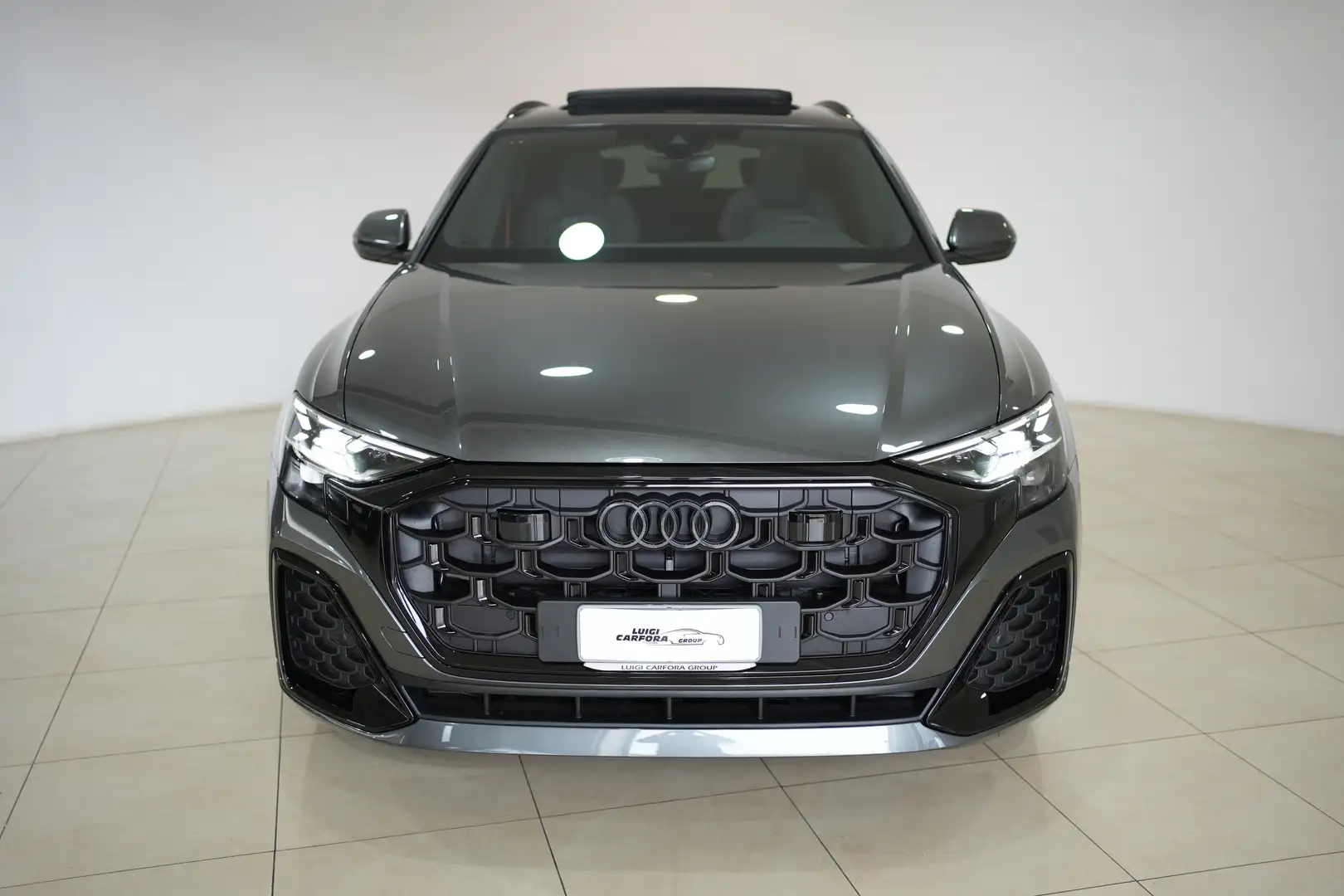 Audi Q8 50 TDI 286cv quattro S line *Full Optional Šedá - 2