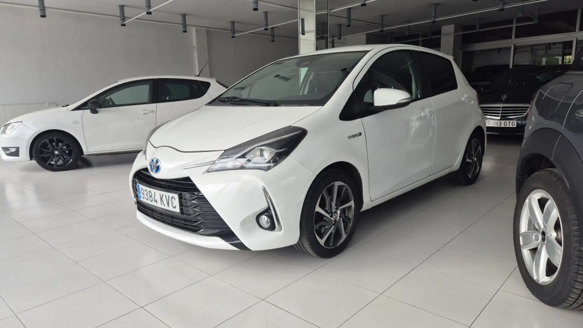 Toyota Yaris 100H 1.5 Feel! Blanco - 1