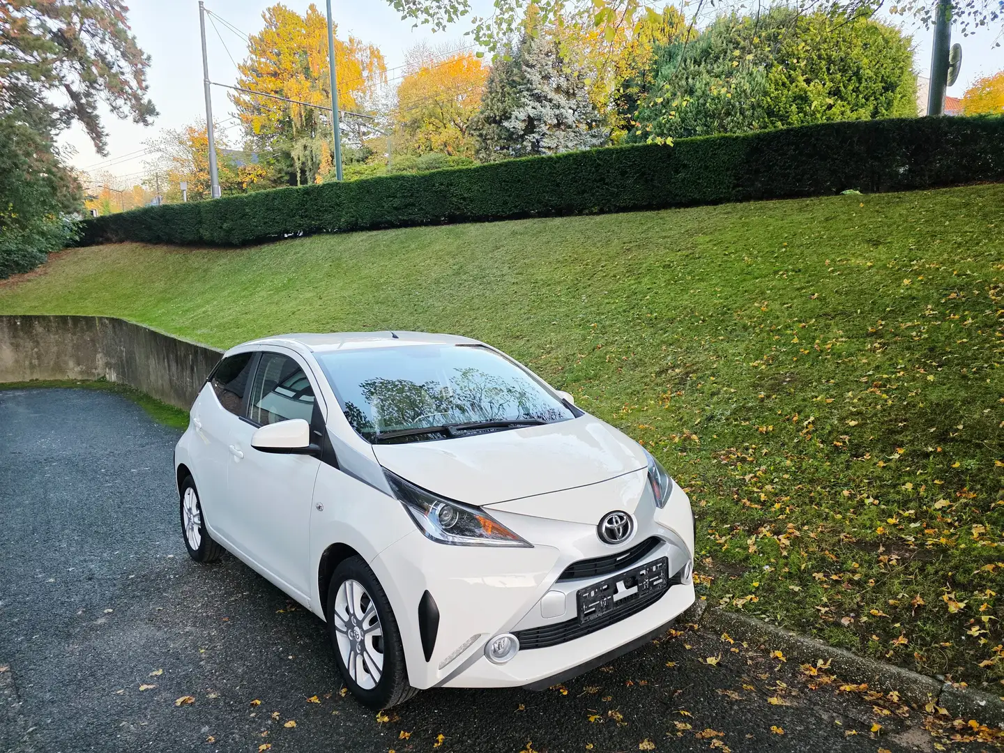 Toyota Aygo 65000 Km/Play/Camera/Clim/0475746702 Blanc - 1