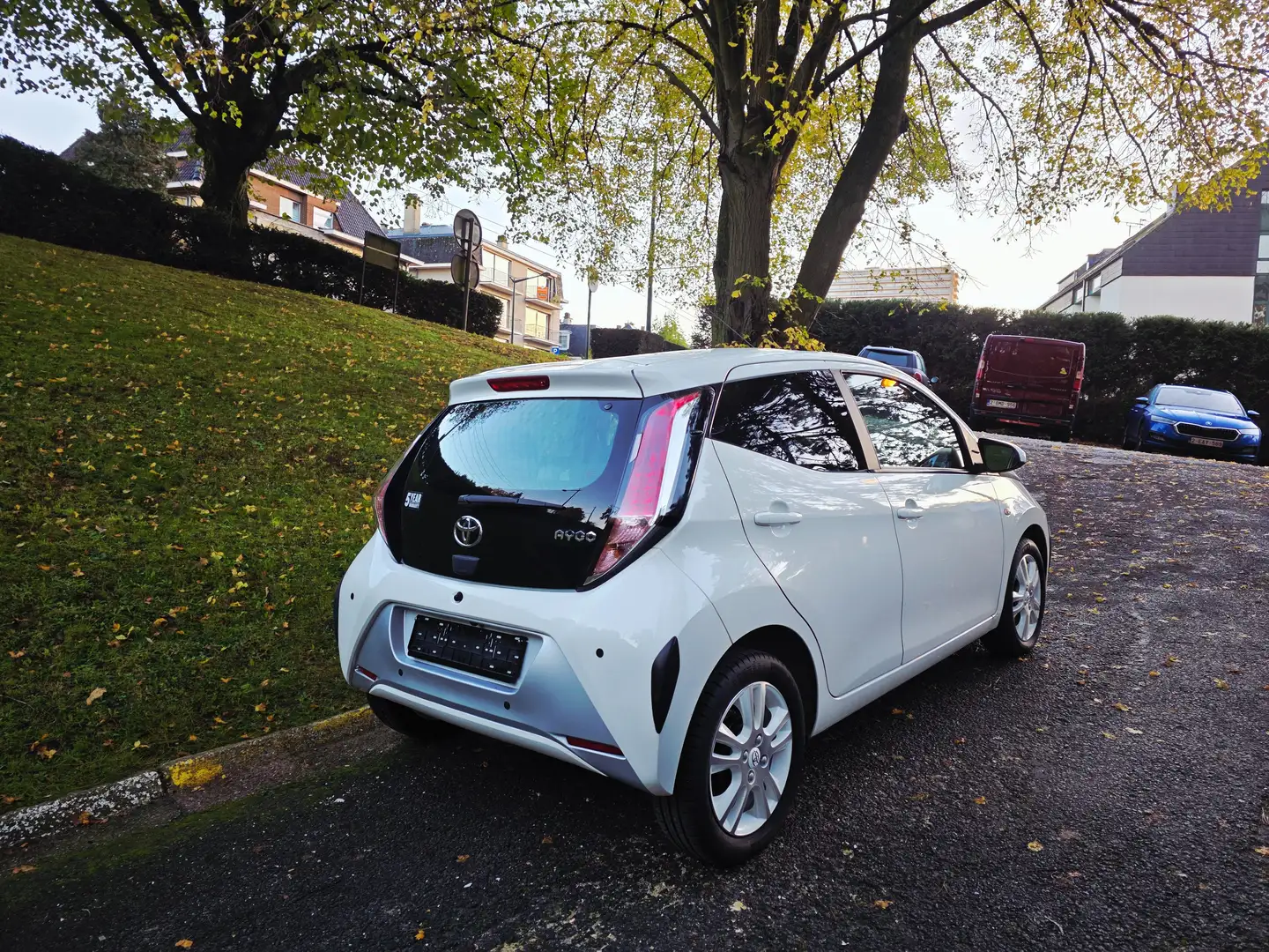 Toyota Aygo 65000 Km/Play/Camera/Clim/0475746702 Blanc - 2