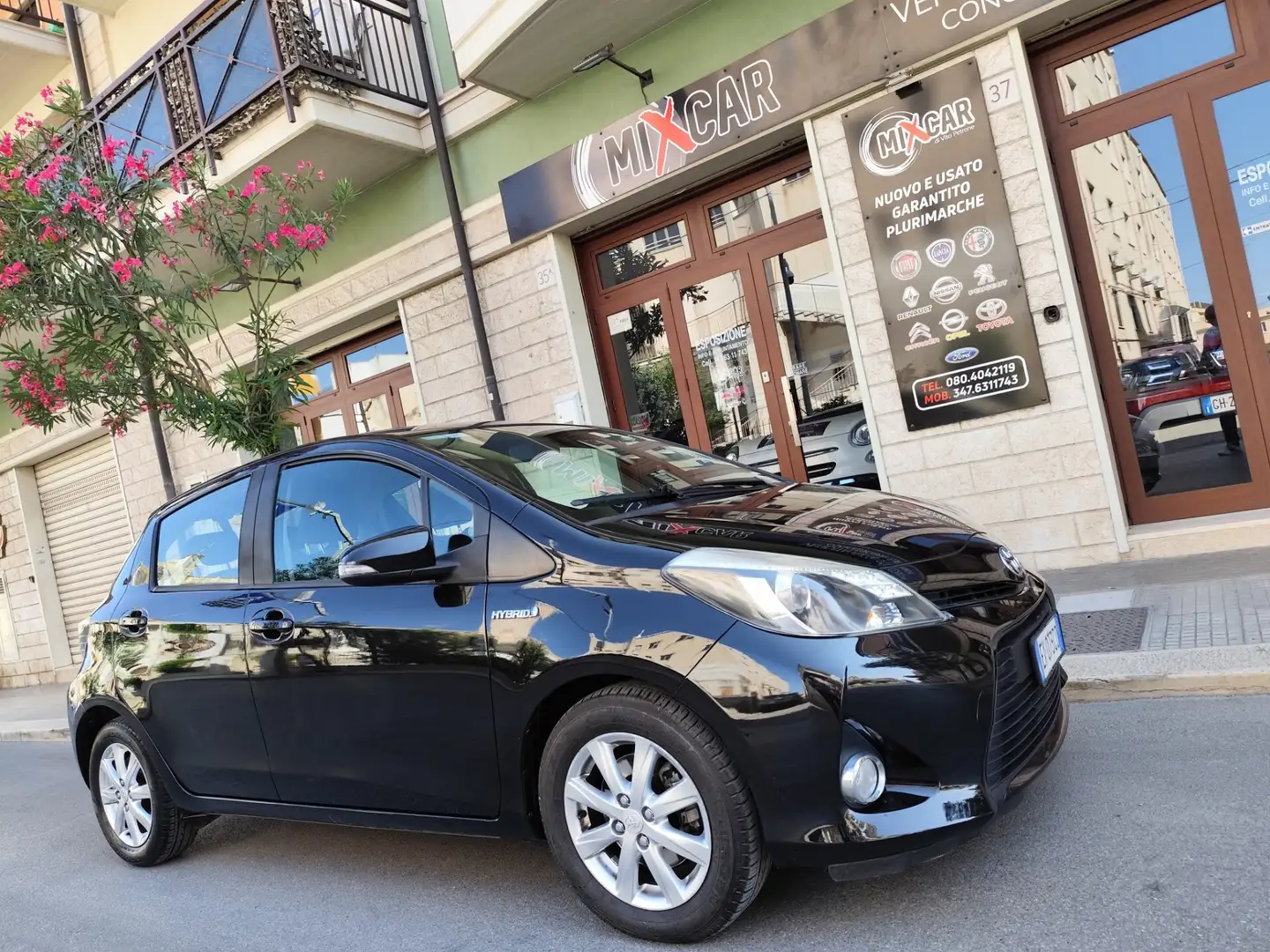 Toyota Yaris 1.5 Hybrid 75CV Lounge PERFETTA Noir - 1
