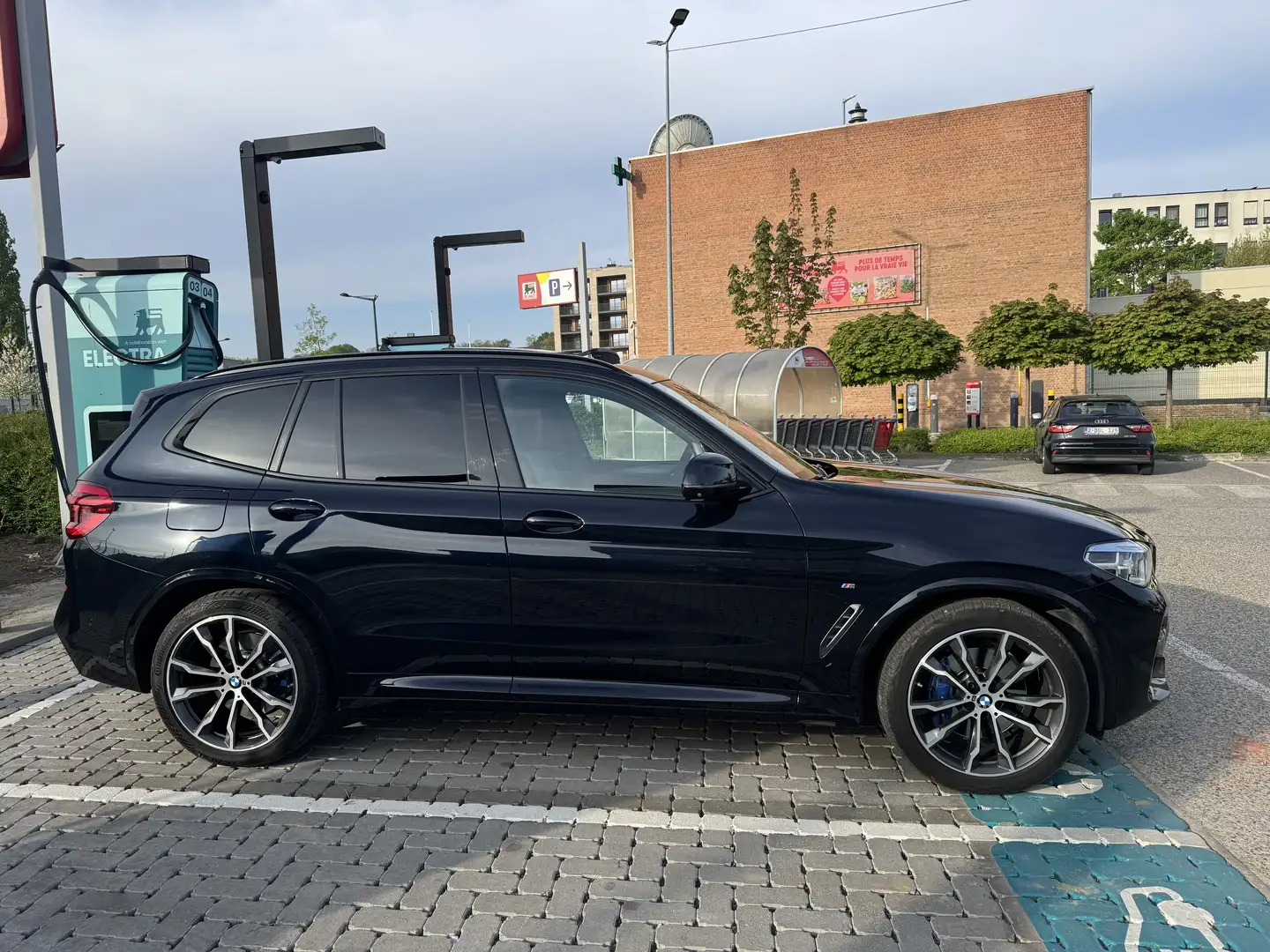 BMW X3 M xDrive20d Aut. Sport crna - 2