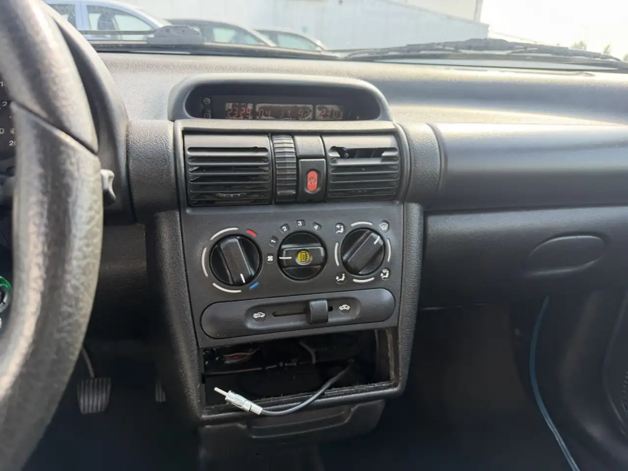 Opel Corsa 1.4i Strada, foto 8