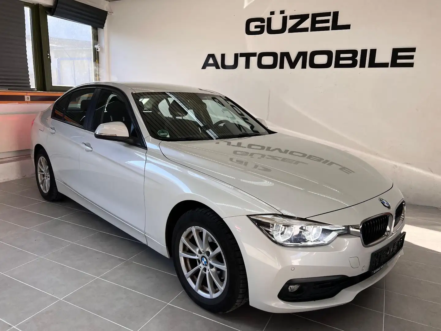 BMW 320 3 Limousine 320 d Advantage*LED*NAVI*PDC* Blanc - 2