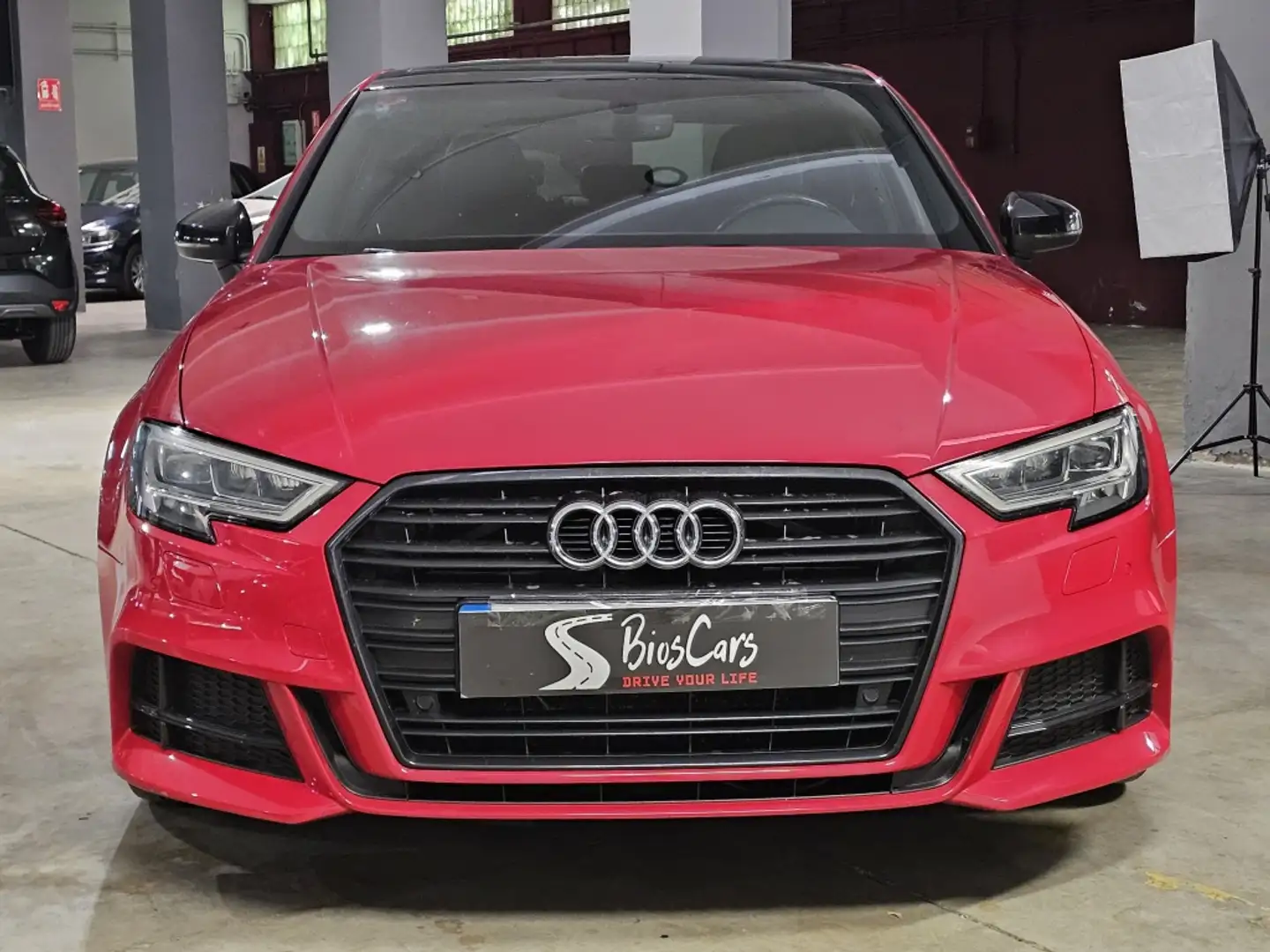 Audi A3 Sedán 35 TDI S line S tronic 110kW Rojo - 2