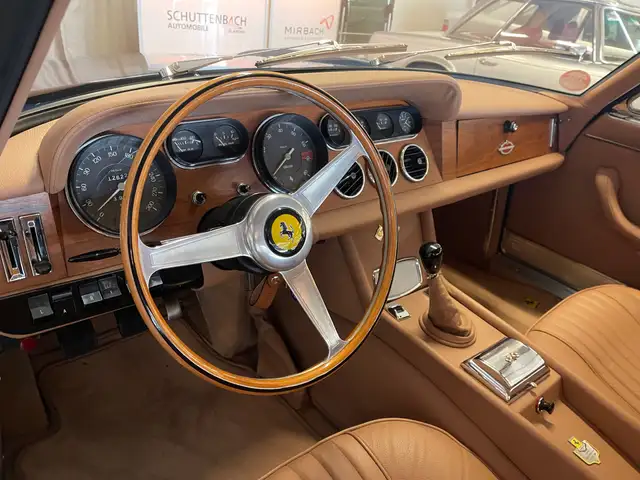 Ferrari 330 view 10