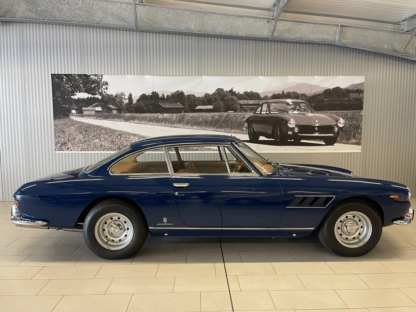 Ferrari 330 GT 2+2 Serie II - Matching Numbers - FIVA Pass Blau - 2