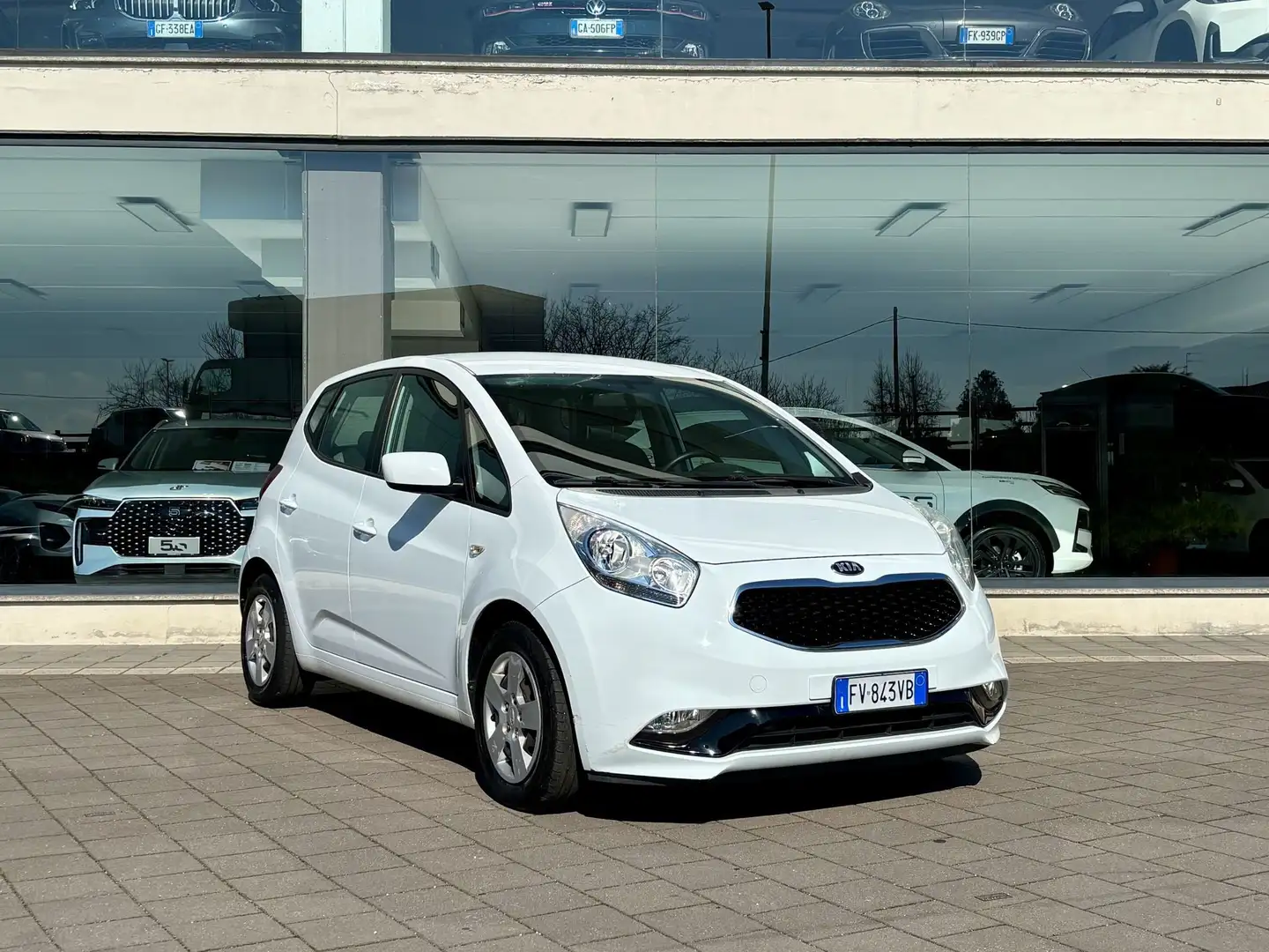 Kia Venga 1.4 CRDI 90cv ACTIVE Weiß - 1