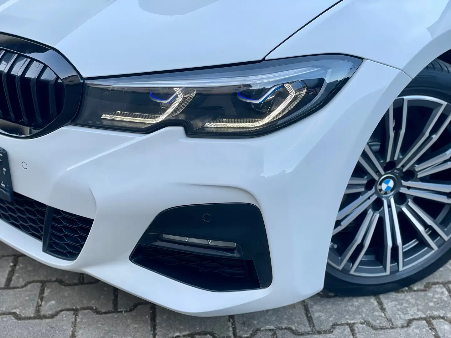 BMW 320 d M-Sport*Laser*MSitze*Head Up*Komfortzugang Weiß - 2