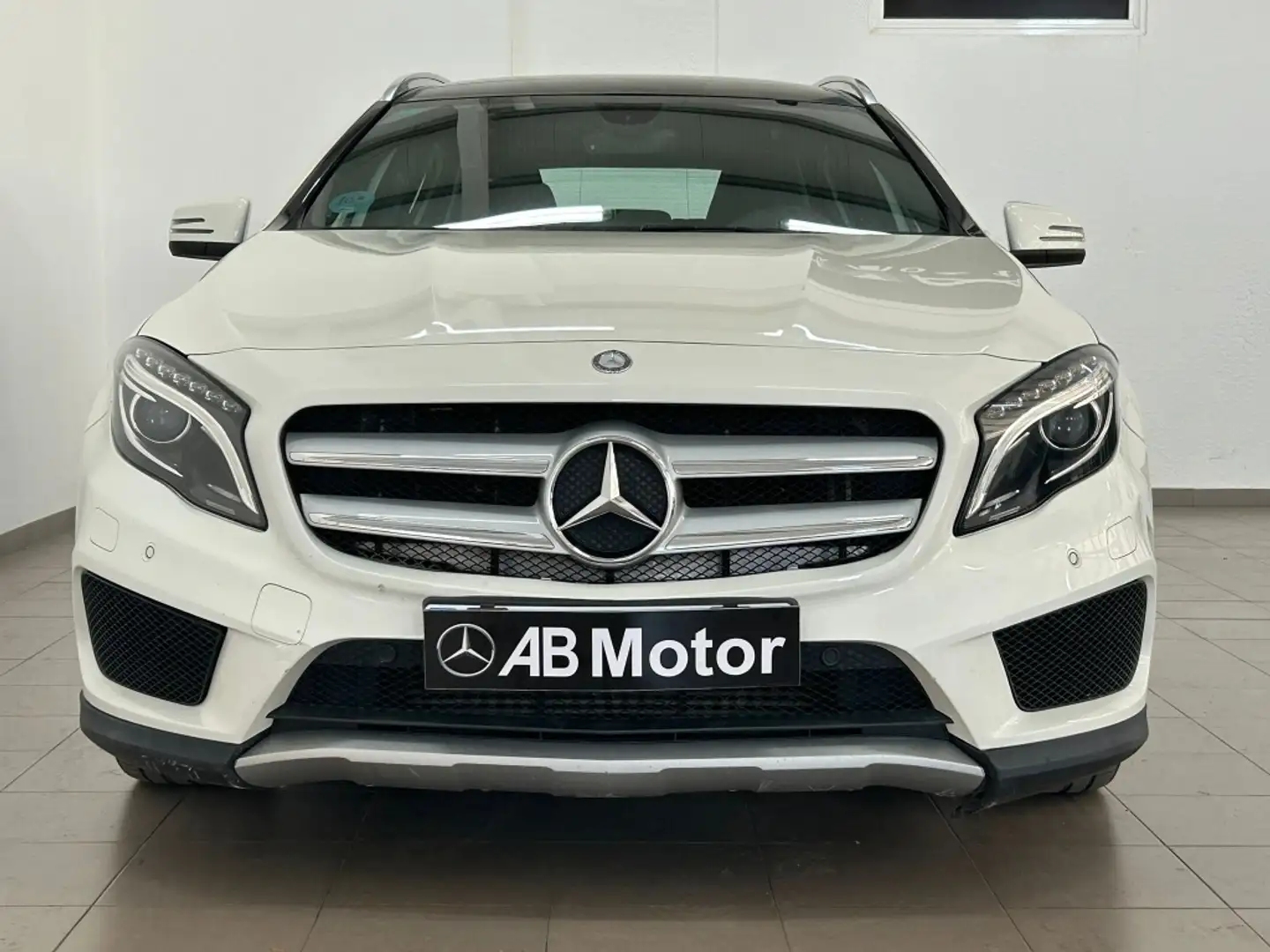 Mercedes-Benz GLA 220 220CDI AMG Line 7G-DCT Bílá - 1