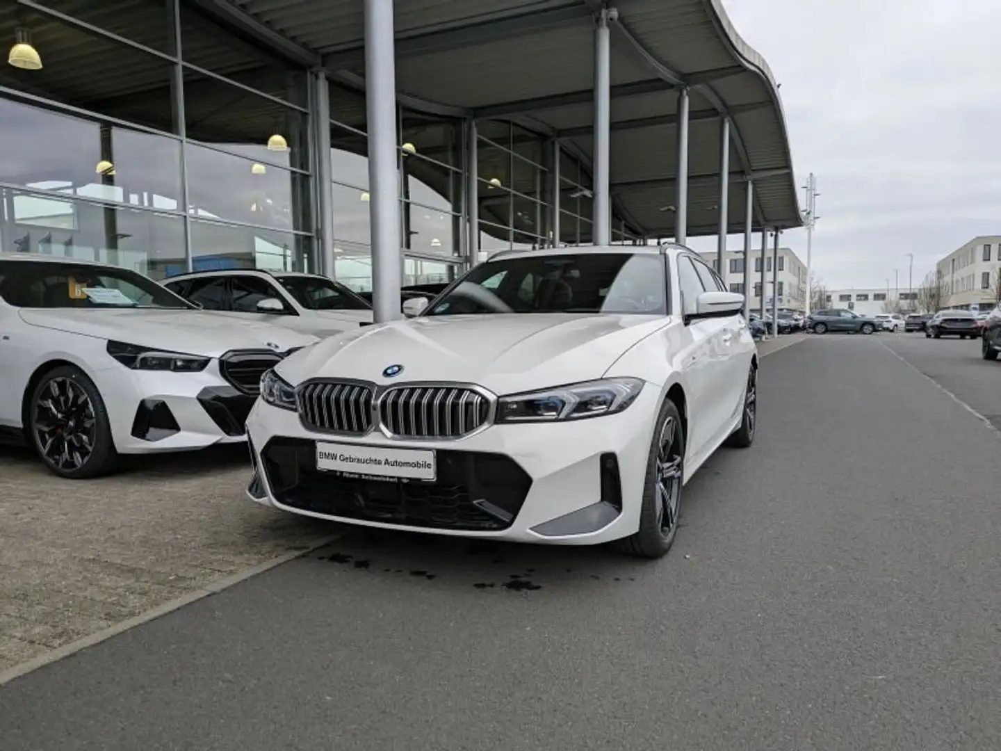 BMW 330 e xDrive Tour. M Sport Glasdach. AHK. Akustik Bianco - 2