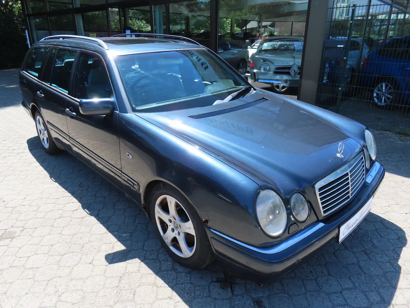 Mercedes-Benz E 300 T TD Avantgarde W210 *OM 606*Automatik*eSD*Xenon* Schwarz - 1