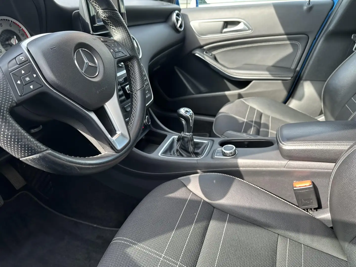 Mercedes-Benz A 180 Ambition Bleu - 2