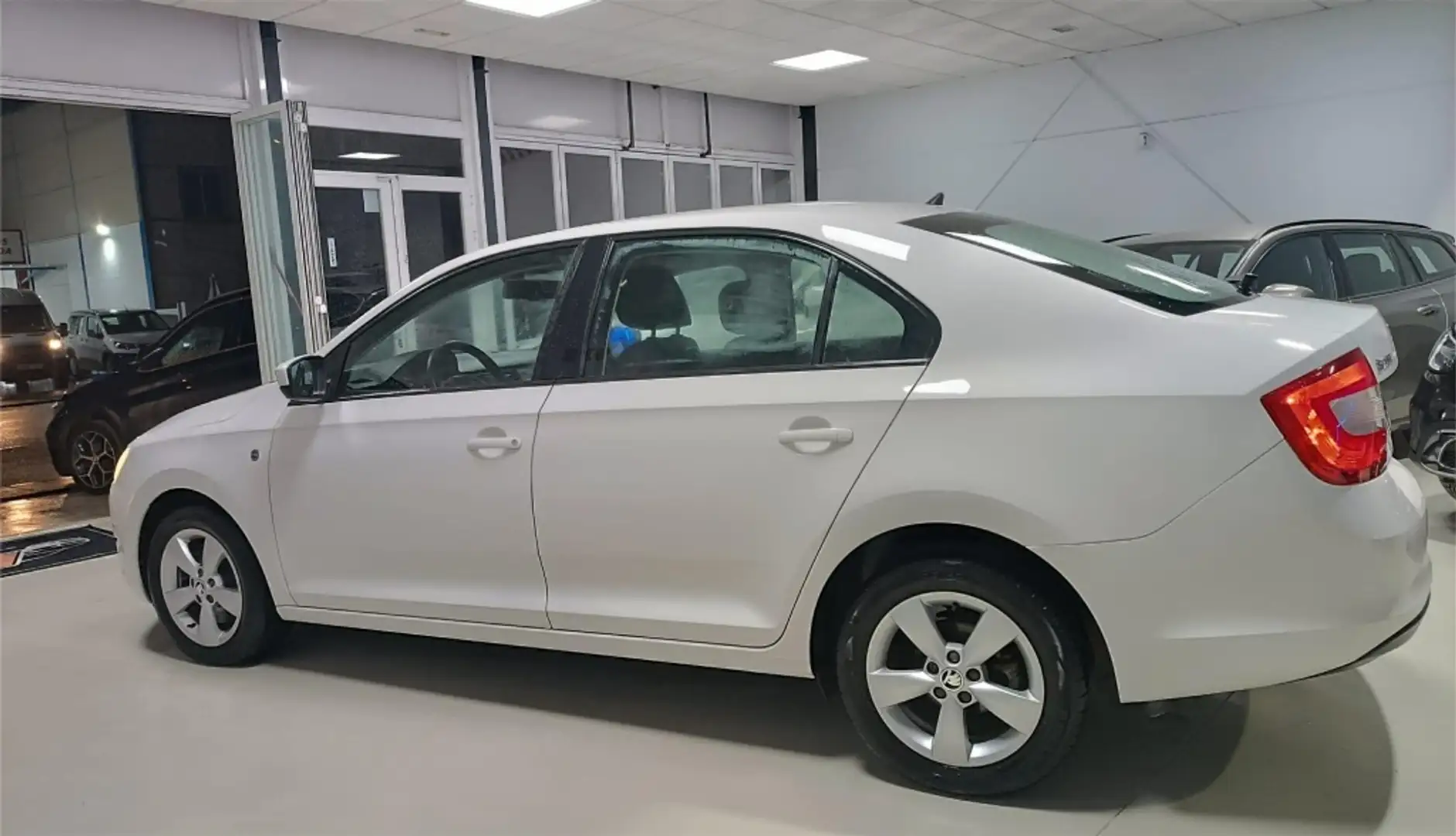 Skoda Rapid/Spaceback 1.6TDI CR Active 77kW Alb - 2