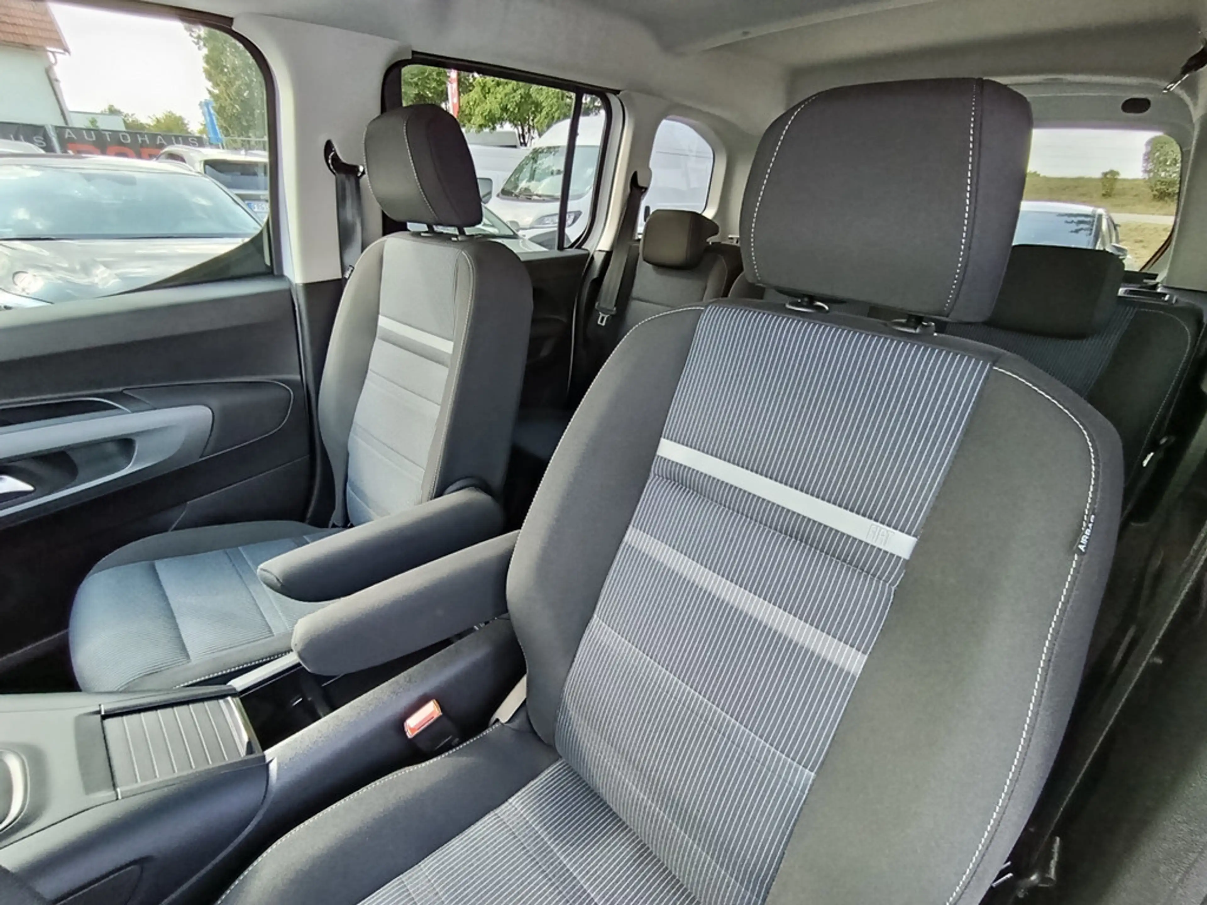 Fiat Qubo L Icon 5-Sitzer L1 1.5 Diesel 96 kW — photo 7