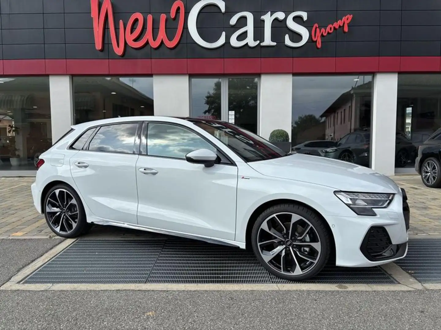 Audi A3 SPB TDI 110 kW S tronic S line edition MATRIX-19" Bianco - 1