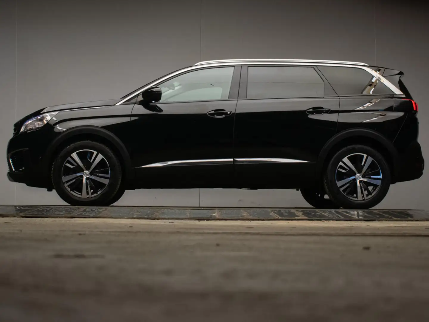 Peugeot 5008 1.2 PureTech Allure Sport 7p. (APPLECARPLAY,NAVI,L Noir - 1