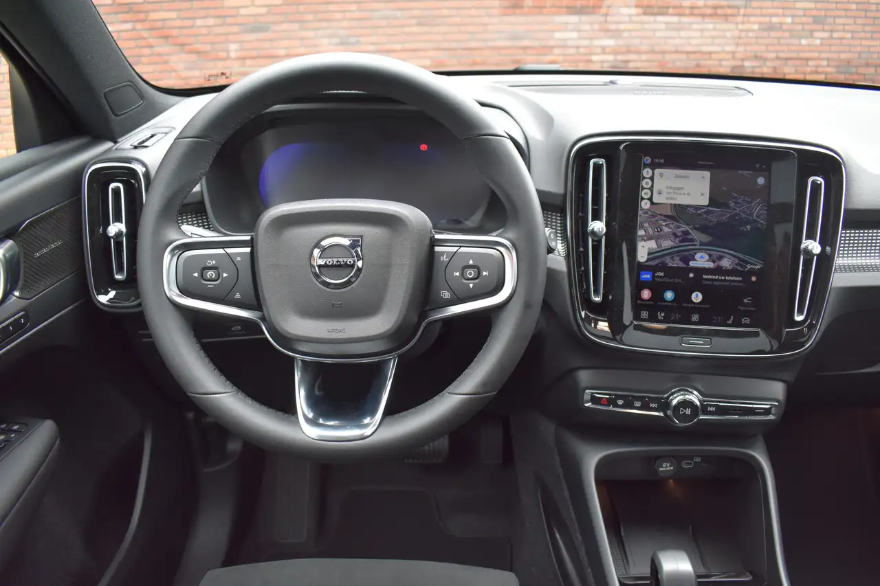 Volvo EX40 2026