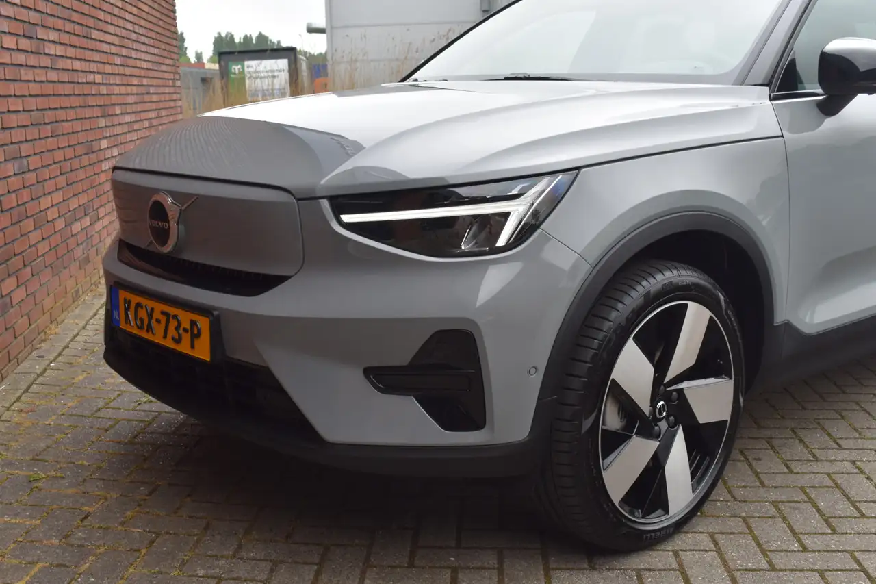 Volvo EX40 2026