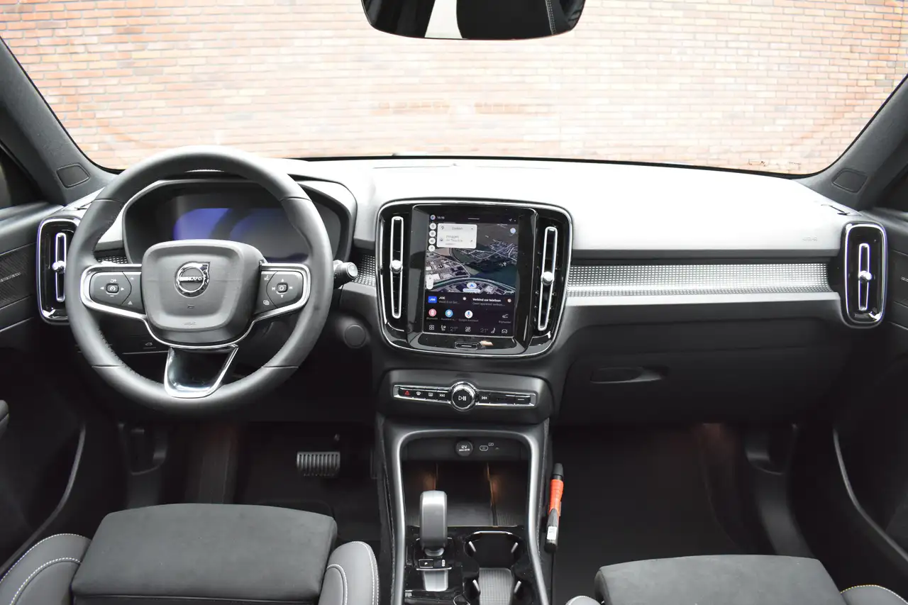 Volvo EX40 2026