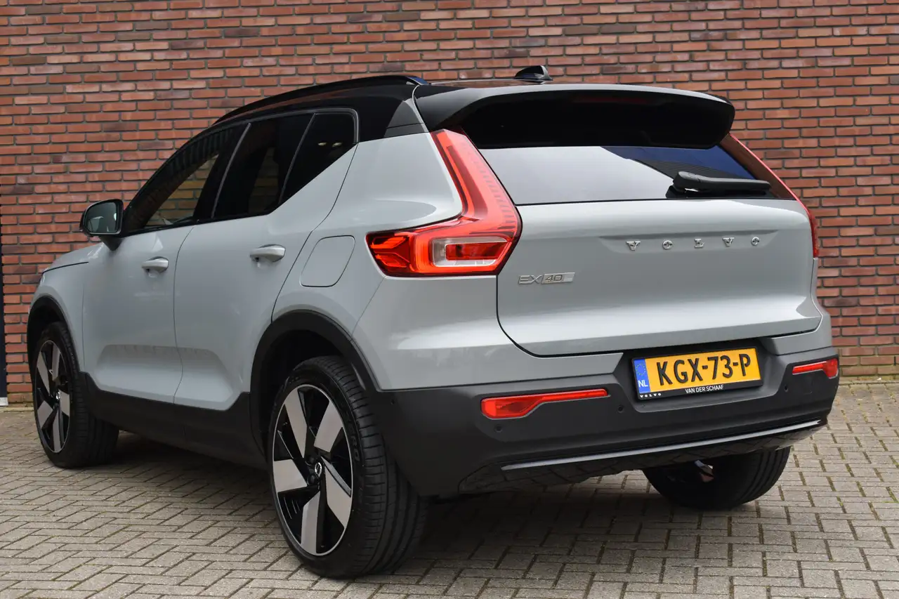 Volvo EX40 2026