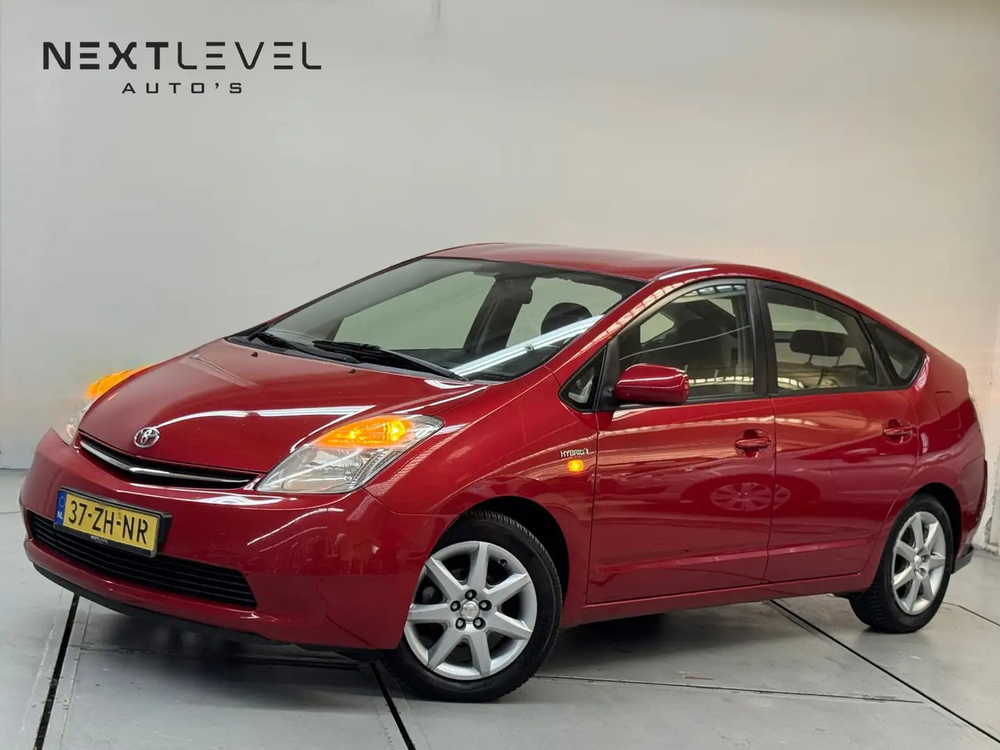 Toyota Prius 1.5 VVT-i Comfort NAP Eerste Eigenaar Rood - 1