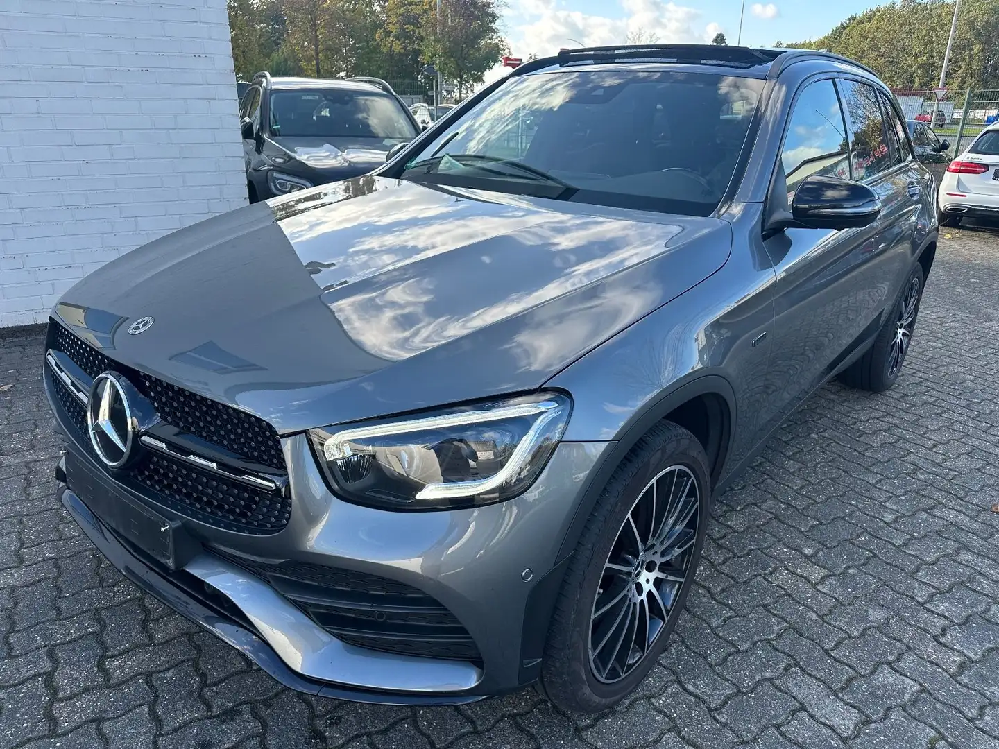 Mercedes-Benz GLC 300 de 4M AMG Line Pano Kam Nigth 20 Zo AHK Grau - 1