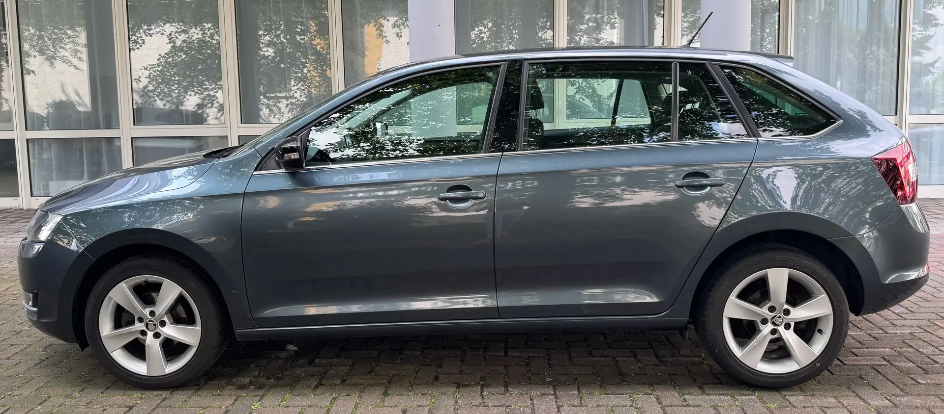 Skoda Rapid/Spaceback TÜV AU NEU*SITZ-HZ*KLIMA*PDC*TEMPOMAT* Grau - 2