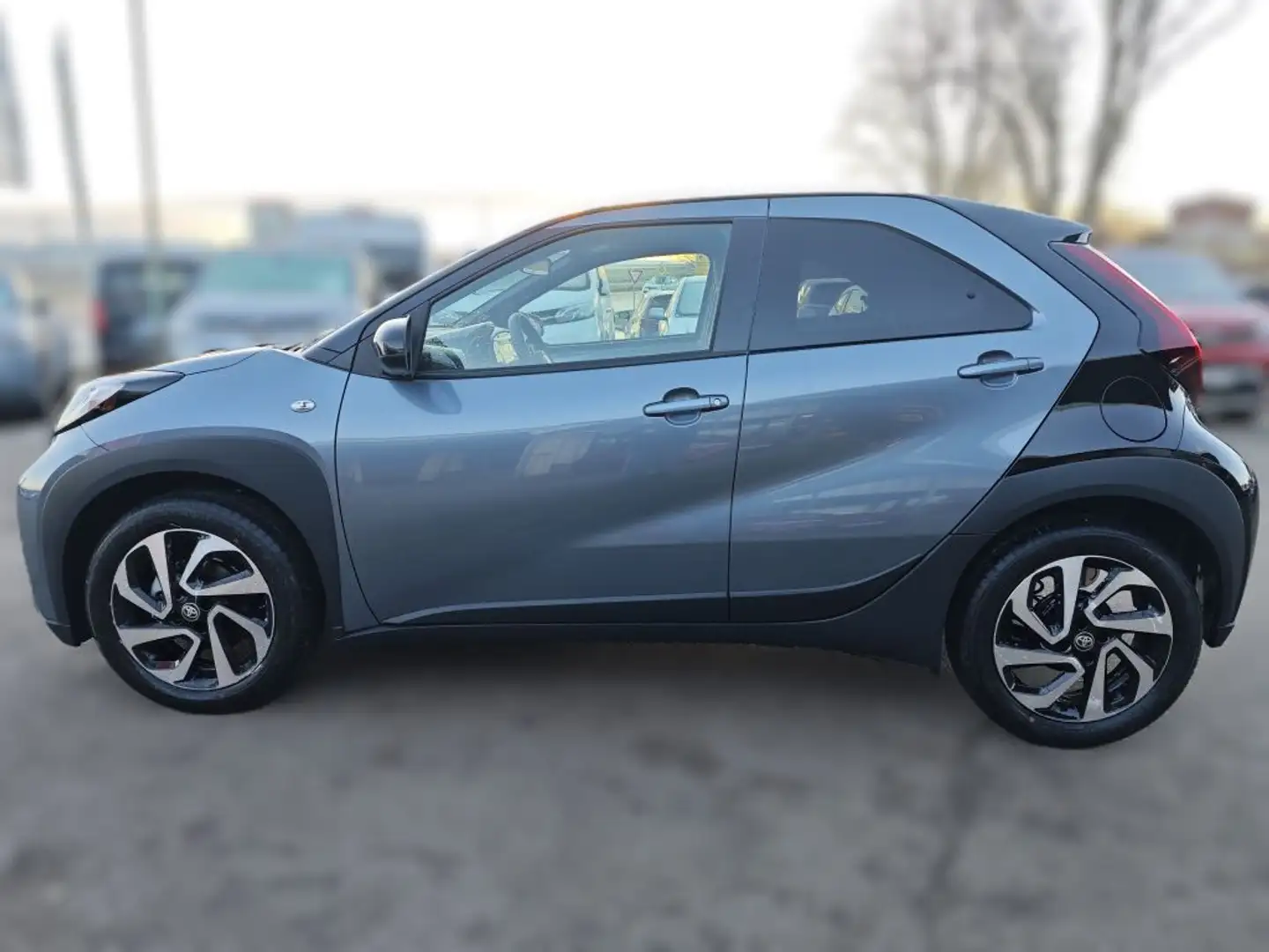 Toyota Aygo X Team D Grau - 2
