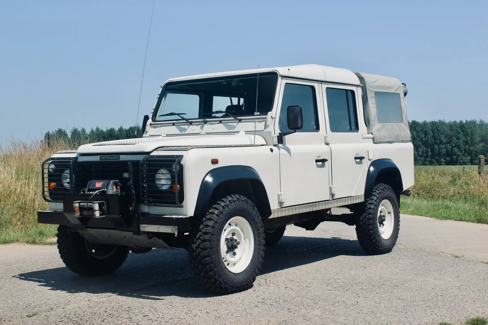 Land Rover Defender 110 DCPU // TD5 15P // LICHTE VRACHT - 1