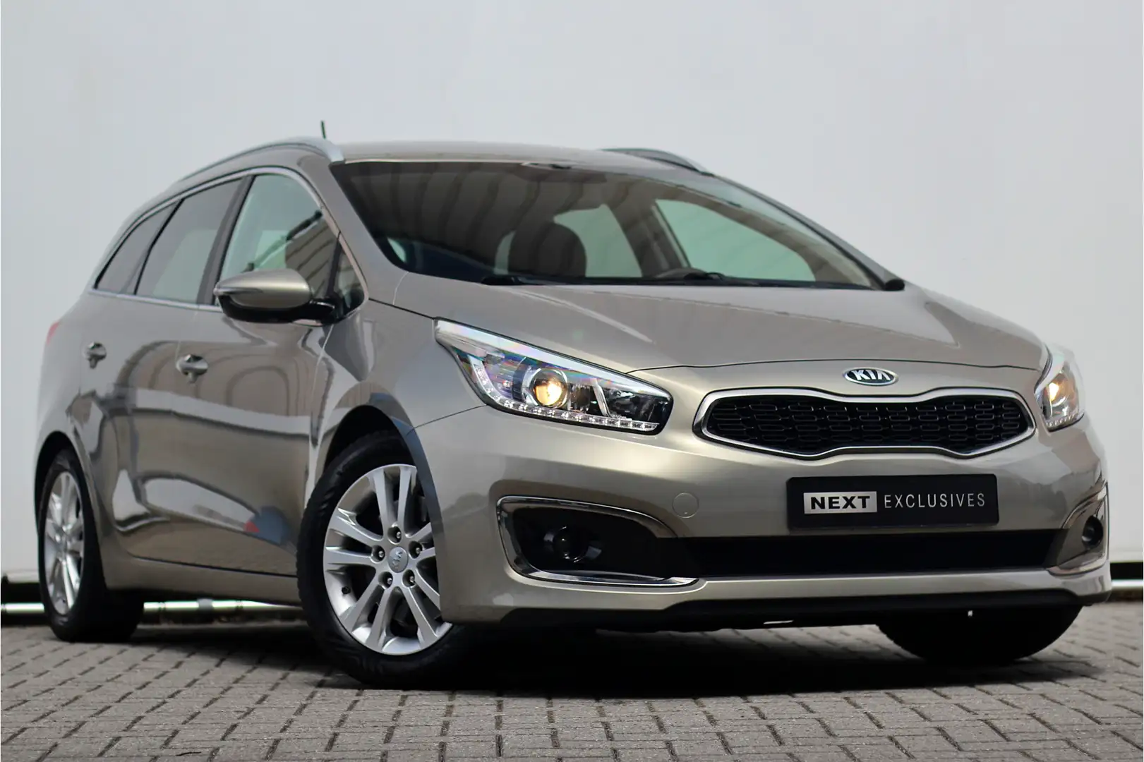 Kia Ceed SW / cee'd SW Sportswagon 1.6 GDI DynamicLine | Camera | Navi | Silber - 1
