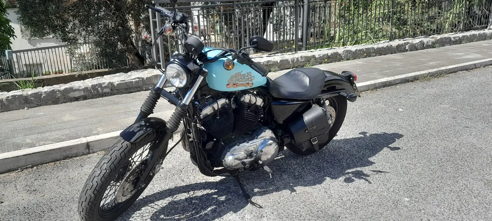 Harley-Davidson Sportster 883 Noir - 1