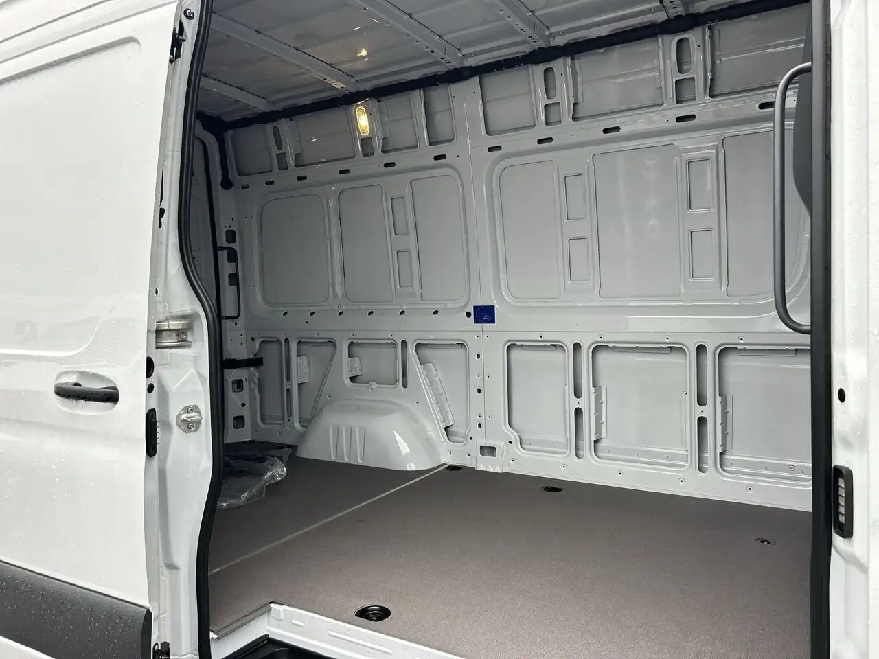 Mercedes-Benz Sprinter снимка Mercedes-Benz Sprinter
