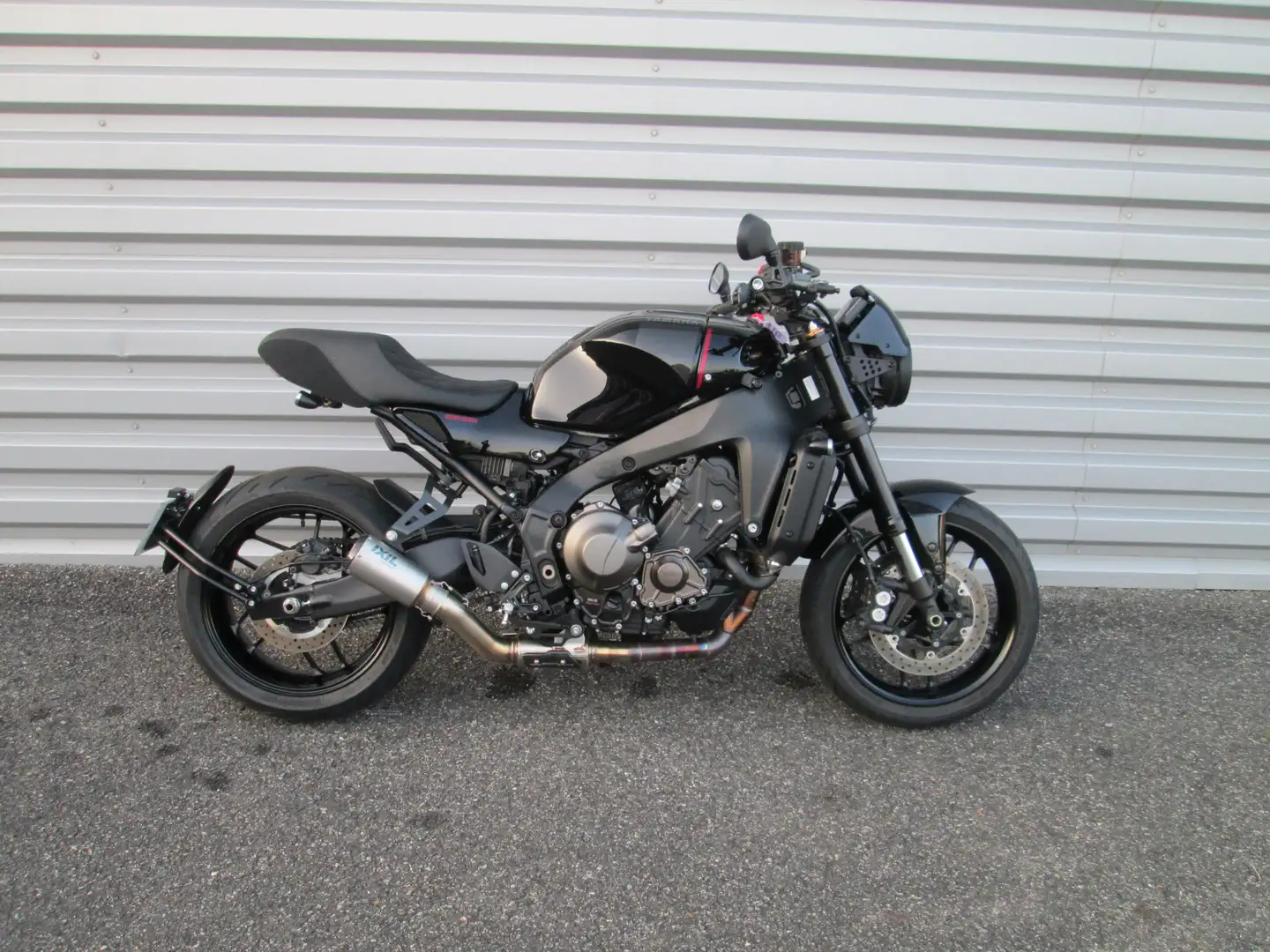 Yamaha XSR 900 Schwarz - 2