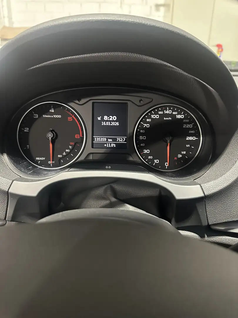 Audi A3 attraction Sehr Sparsam  Tüv/ Inspektion Neu Schwarz - 2