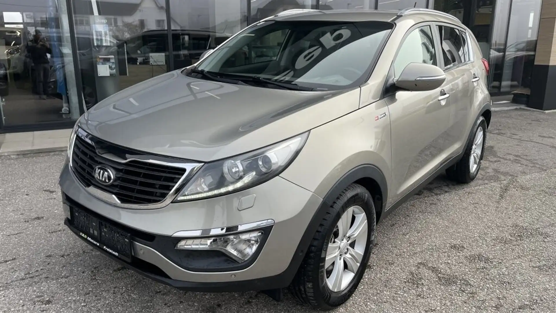 Kia Sportage Active Pro 2,0 CRDi 4WD DPF Aut. Grau - 1