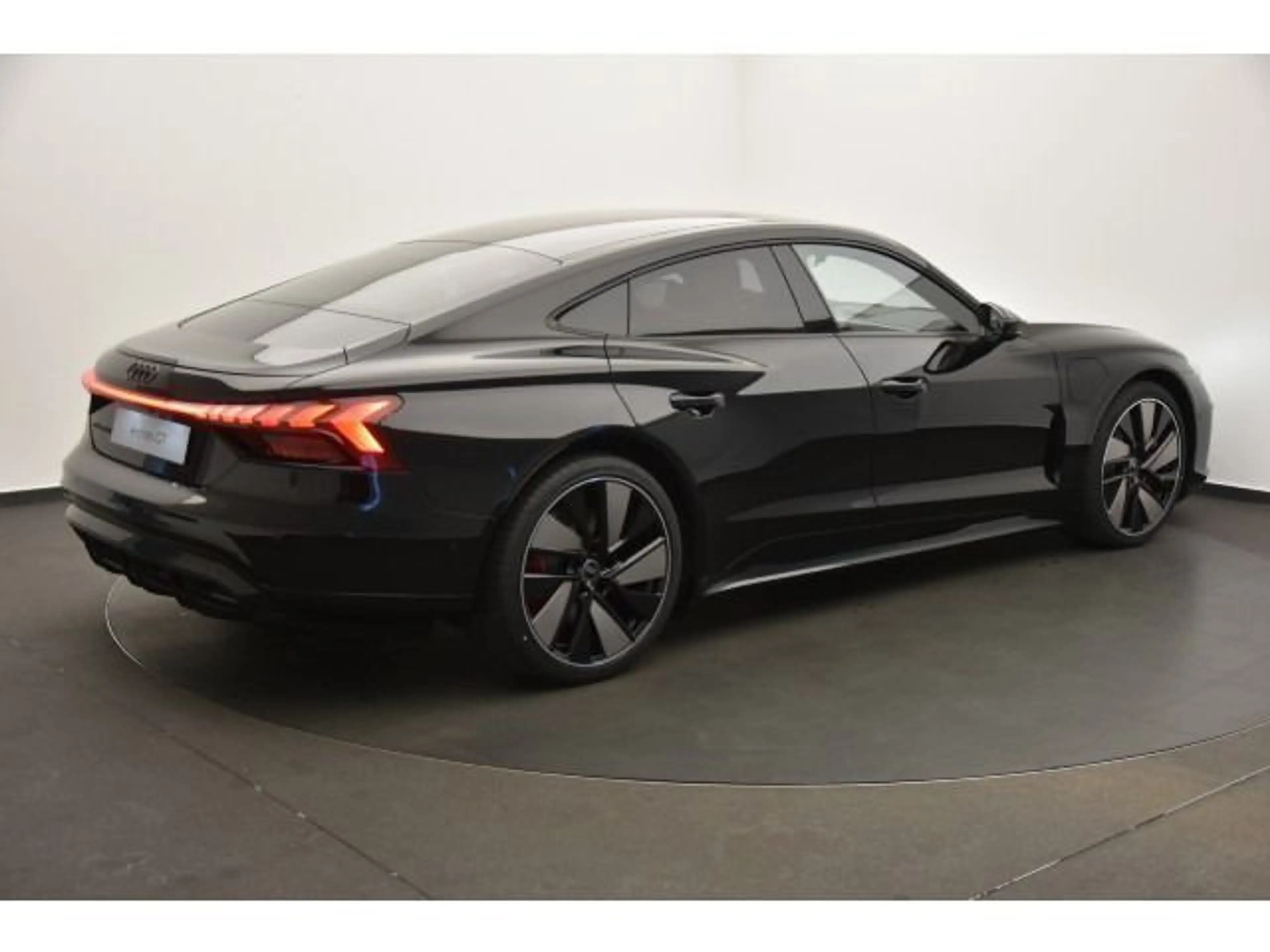 Audi e-tron GT . — photo 3