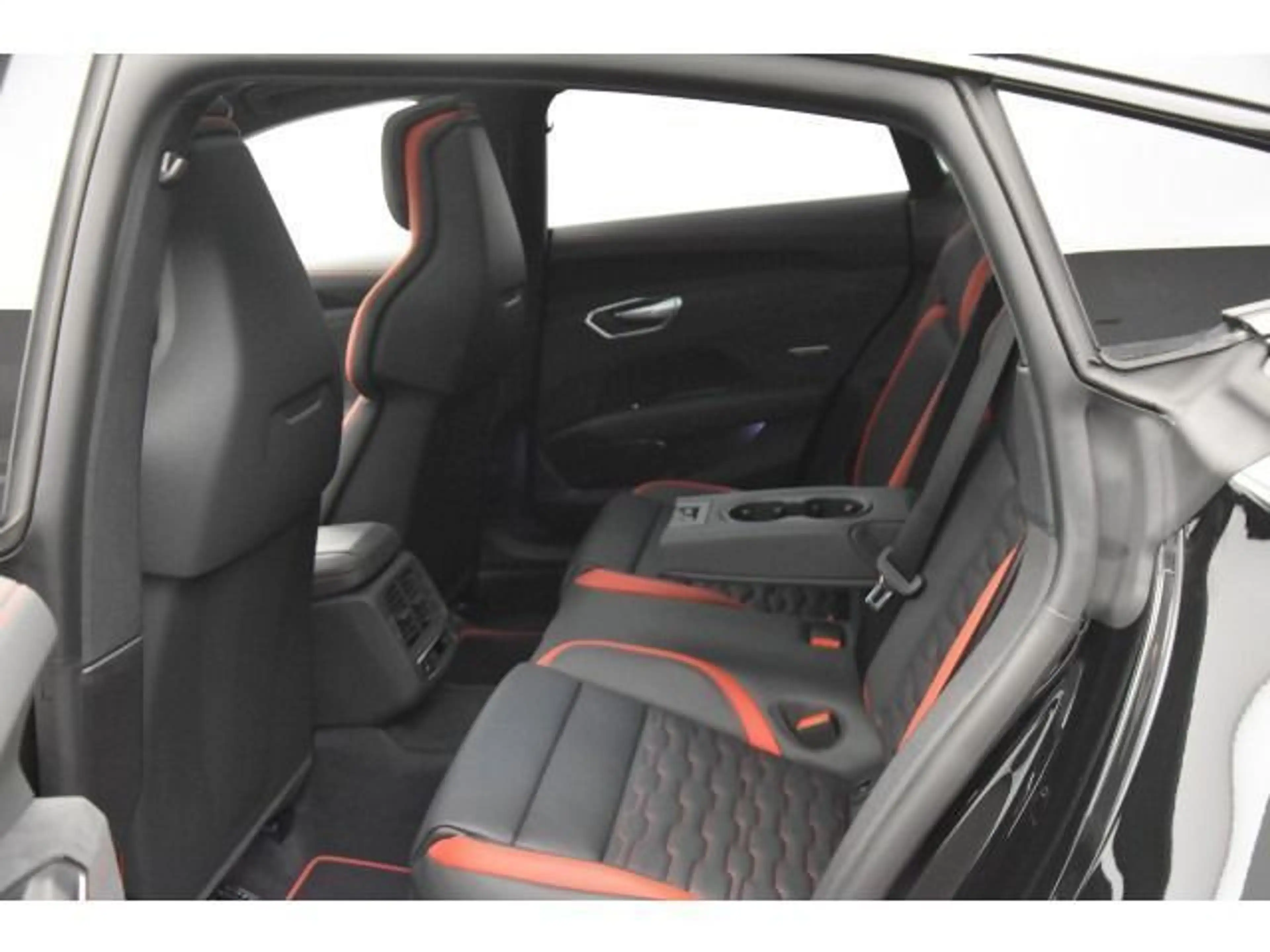 Audi e-tron GT . — photo 12
