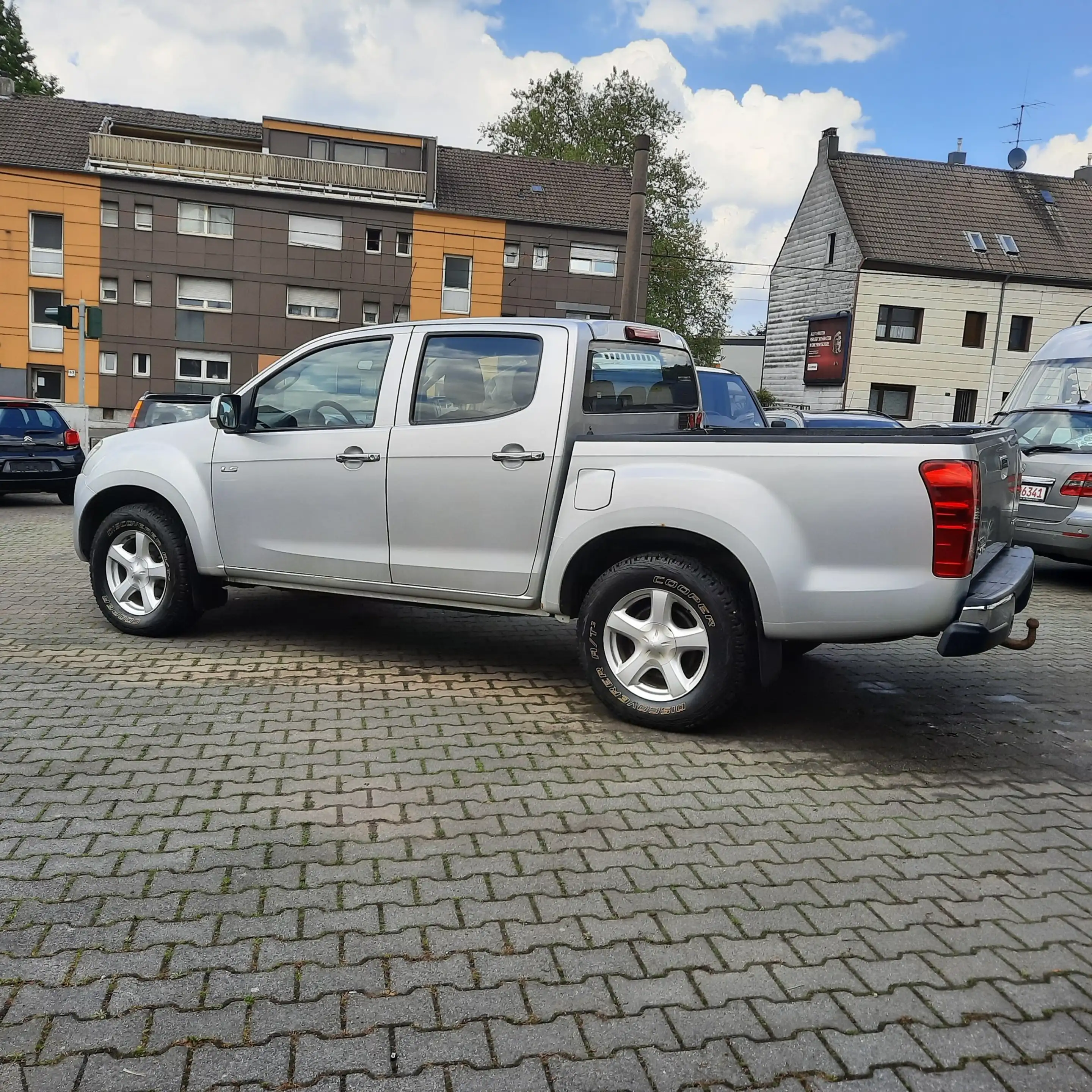 Isuzu D-Max D-Max 4x4 Double Cab Custom Klima, Scheckheft!!!! — photo 2