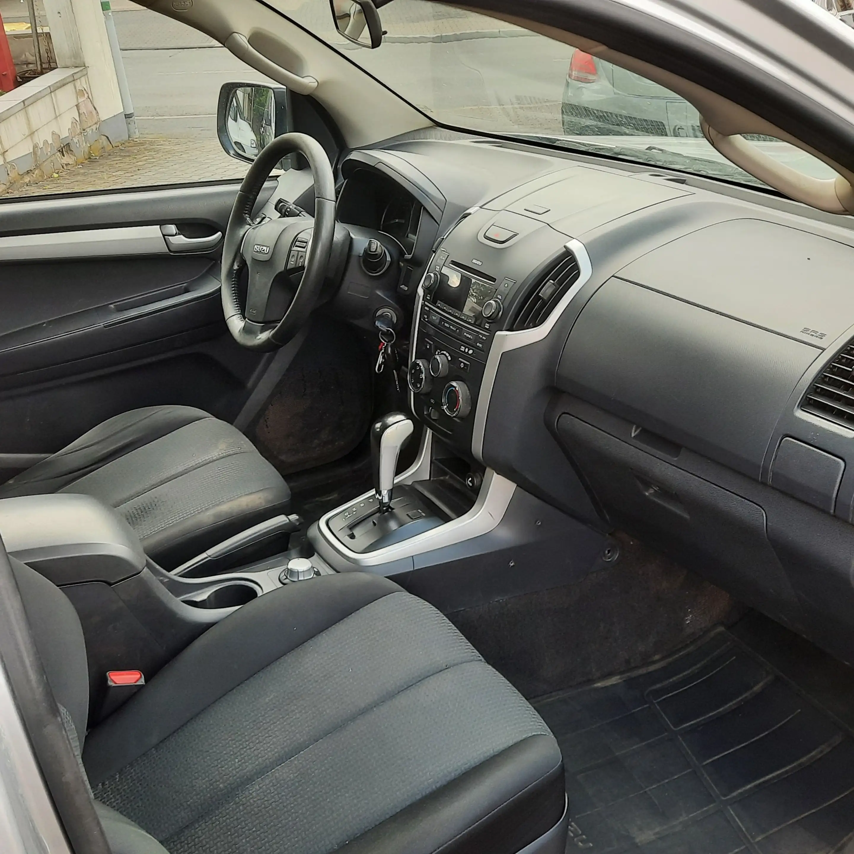 Isuzu D-Max D-Max 4x4 Double Cab Custom Klima, Scheckheft!!!! — photo 8