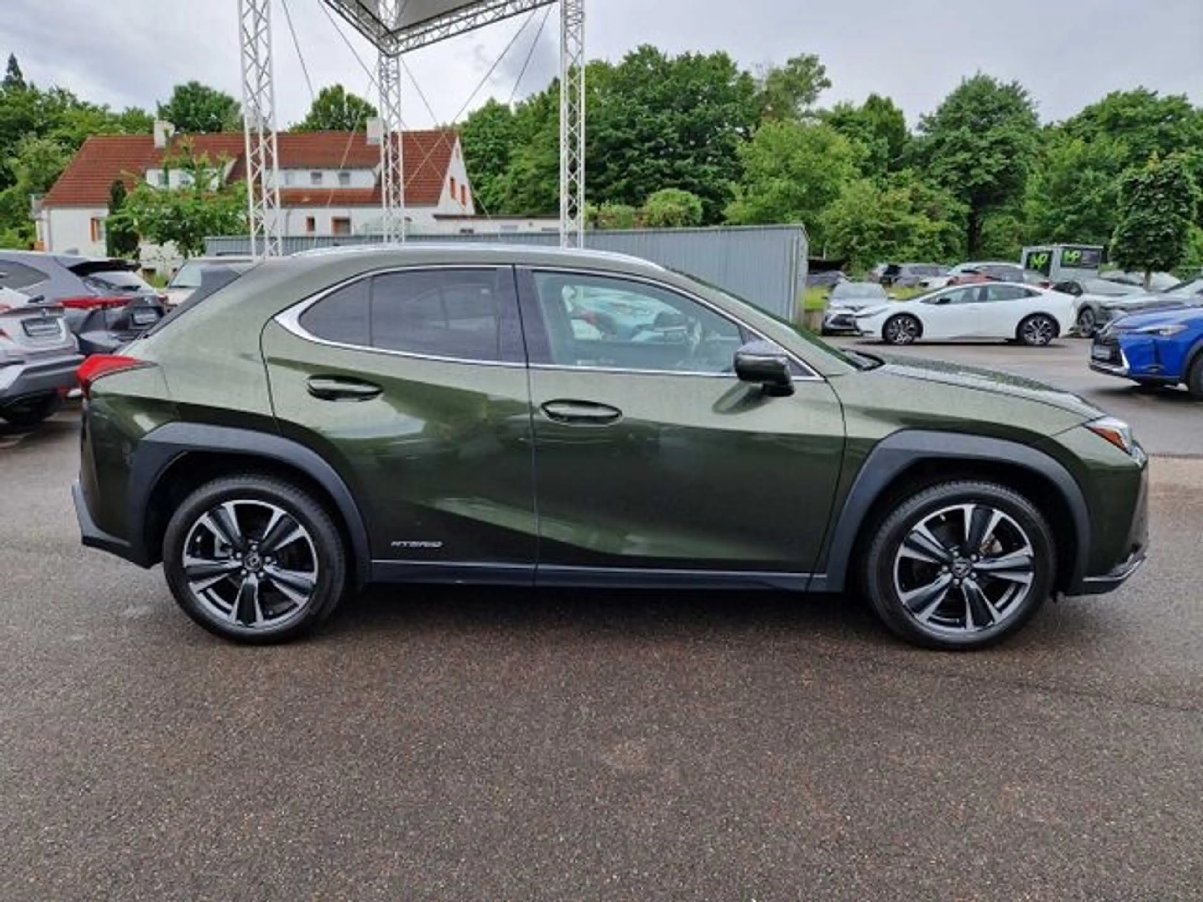 Lexus UX 250h Style Edition — photo 6